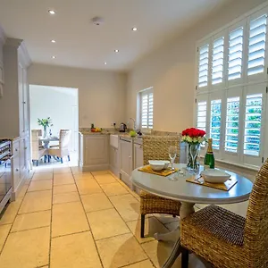 https://34-st-olaves-road.yorkshirehotels.net